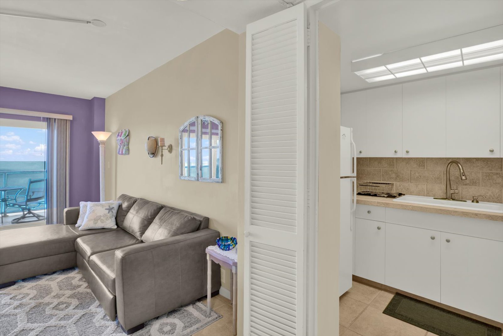 Lovely Kitchen, Right off of Living Area